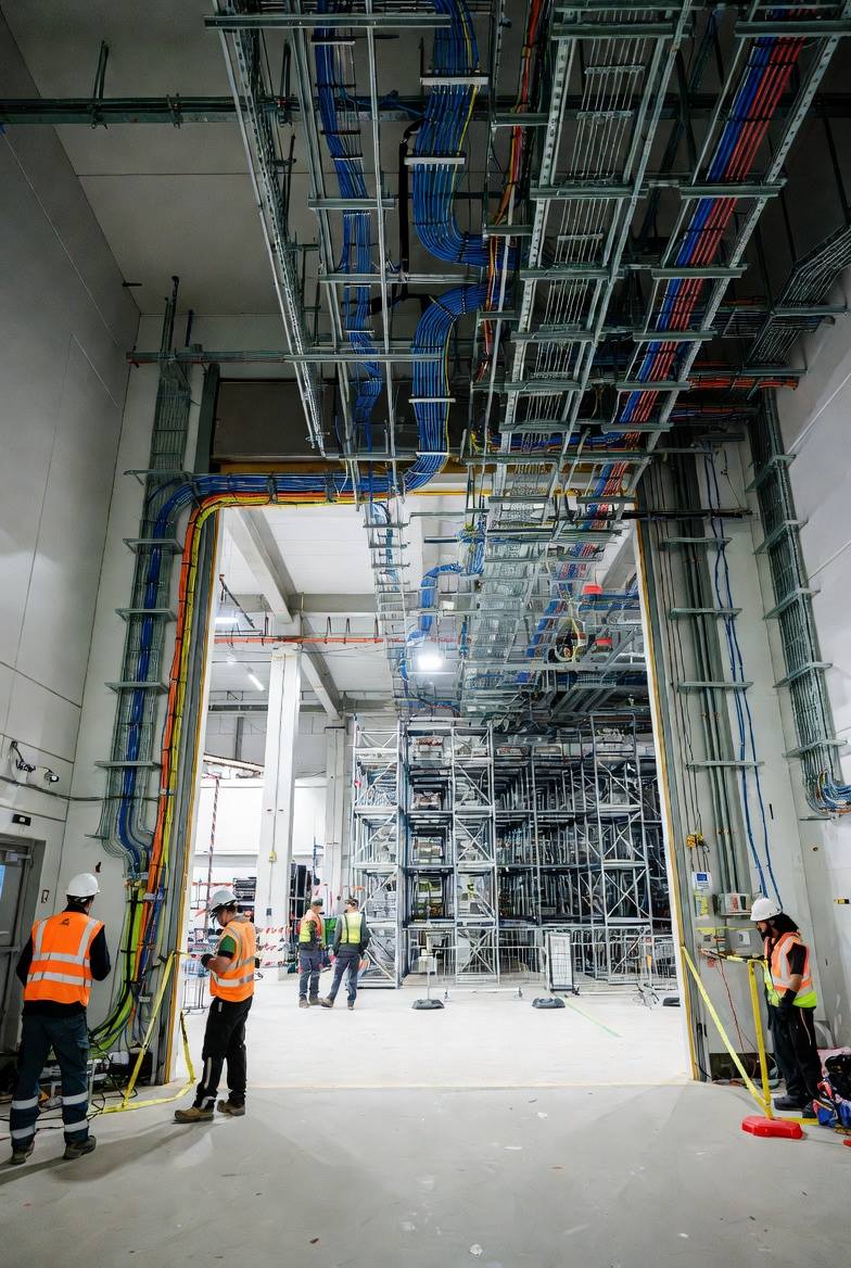 Hyperscale data-centre electrical fit-out